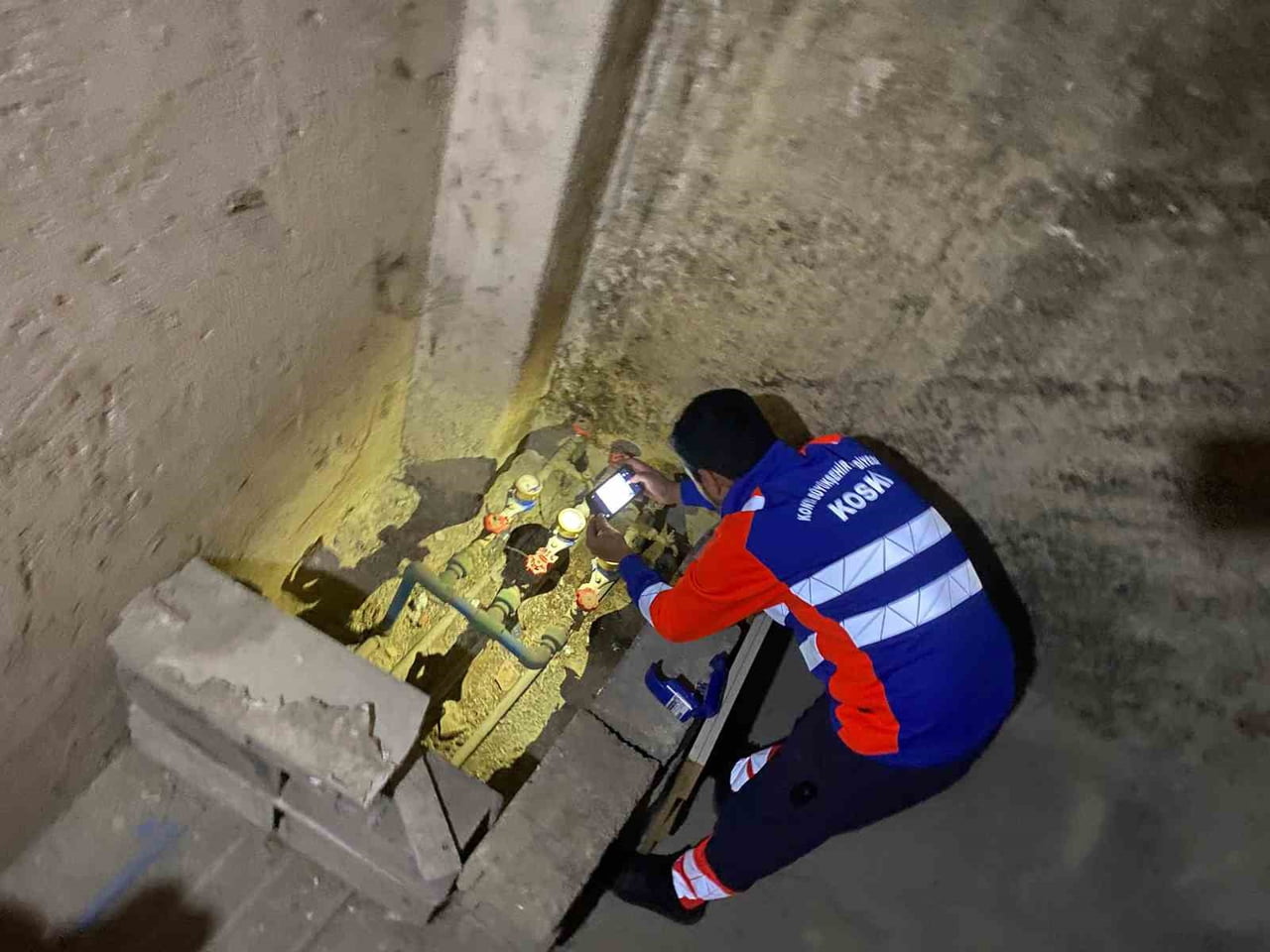 KONYA BÜYÜKŞEHİR BELEDİYESİ KOSKİ GENEL MÜDÜRLÜĞÜ, KIŞ AYLARINDA HAVA SICAKLIKLARININ DÜŞMESİYLE...