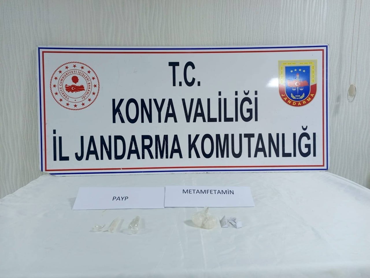 KONYA’DA JANDARMA EKİPLERİ TARAFINDAN YAPILAN 11 AYRI OPERASYONDA ÇOK SAYIDA UYUŞTURUCU MADDE ELE...