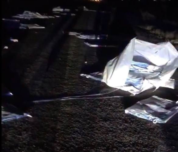 KONYA’NIN KARAPINAR İLÇESİNDE ÇUVAL YÜKLÜ BİR TIRDAN YÜKLERİN YOLA SAÇILMASI SONUCU YOL TRAFİĞE...