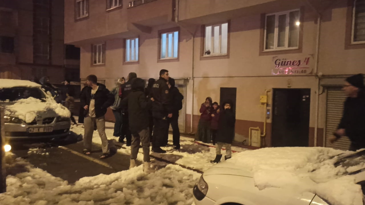 KONYA’NIN SEYDİŞEHİR İLÇESİNDE 5 KATLI APARTMANIN ÜÇÜNCÜ KATINDA ÇIKAN YANGIN PANİĞE NEDEN...