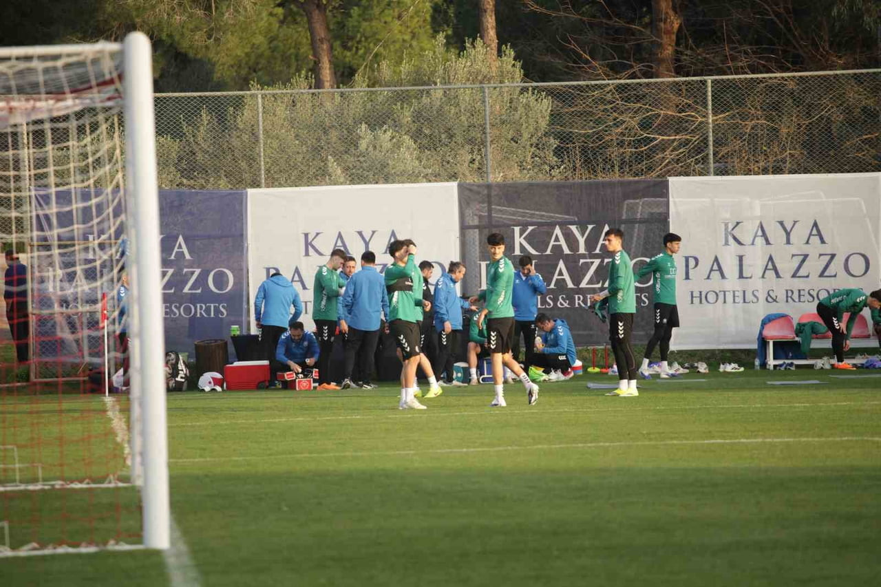 KONYASPOR, ANTALYA BELEK’TE DEVAM EDEN DEVRE ARASI KAMP ÇALIŞMALARINA DEVAM EDİYOR.