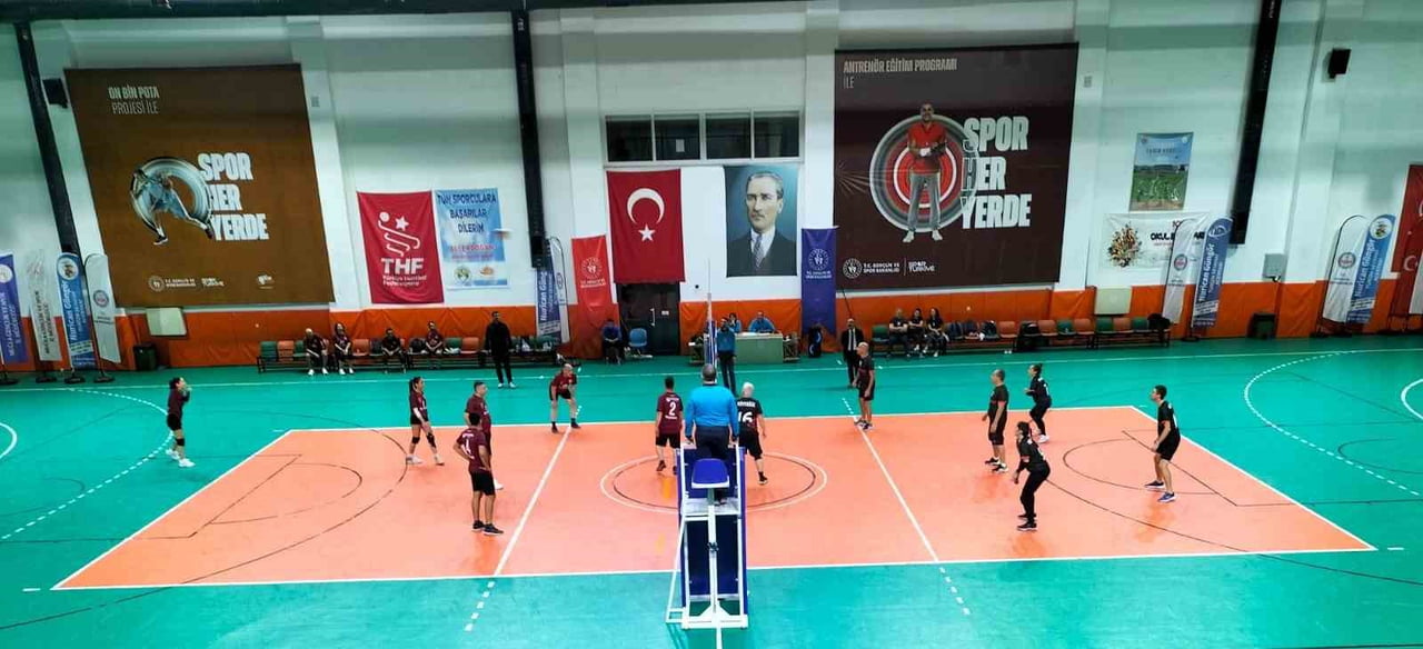 KÖYCEĞİZ VOLEYBOL TURNUVASINDA ÇEYREK FİNAL