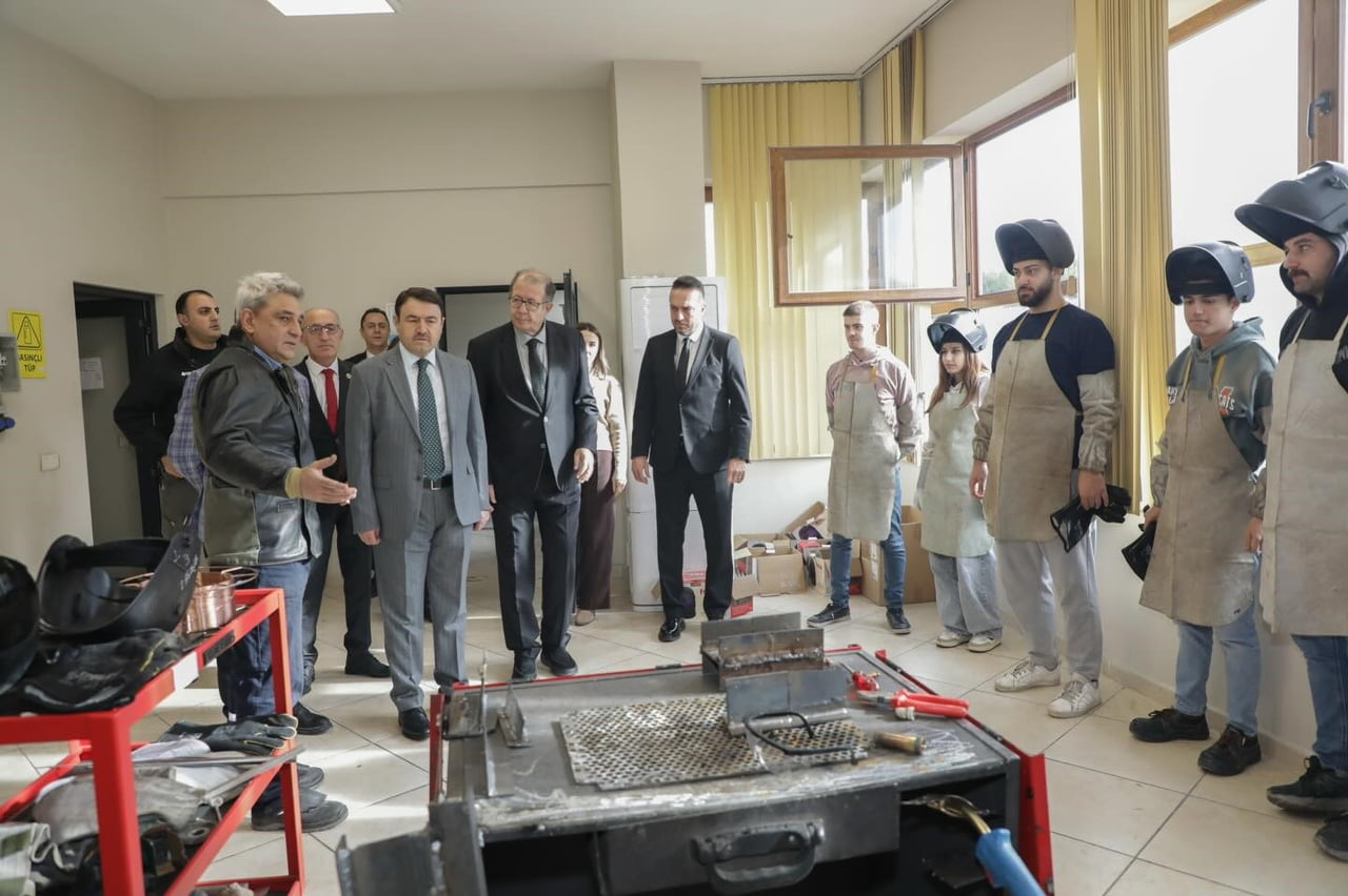 KÜTAHYA'DA SOGEP KAPSAMINDAKİ "SANAL GERÇEKLİK İLE KAYNAKÇILIK" PROJESİ TANITILDI