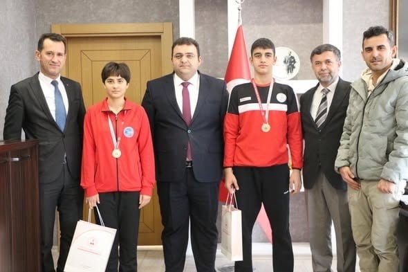KÜTAHYA’DA DÜZENLENEN OKUL SPORLARINDA BAŞARI KAZANAN PAZARLAR SPOR LİSESİ ÖĞRENCİLERİNE ÖDÜLLER...