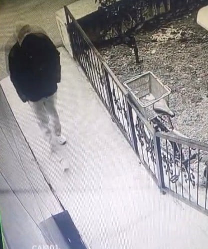 KÜTAHYA’DA GÜNDÜZ VAKTİ BİSİKLET HIRSIZLIĞI KAMERADA