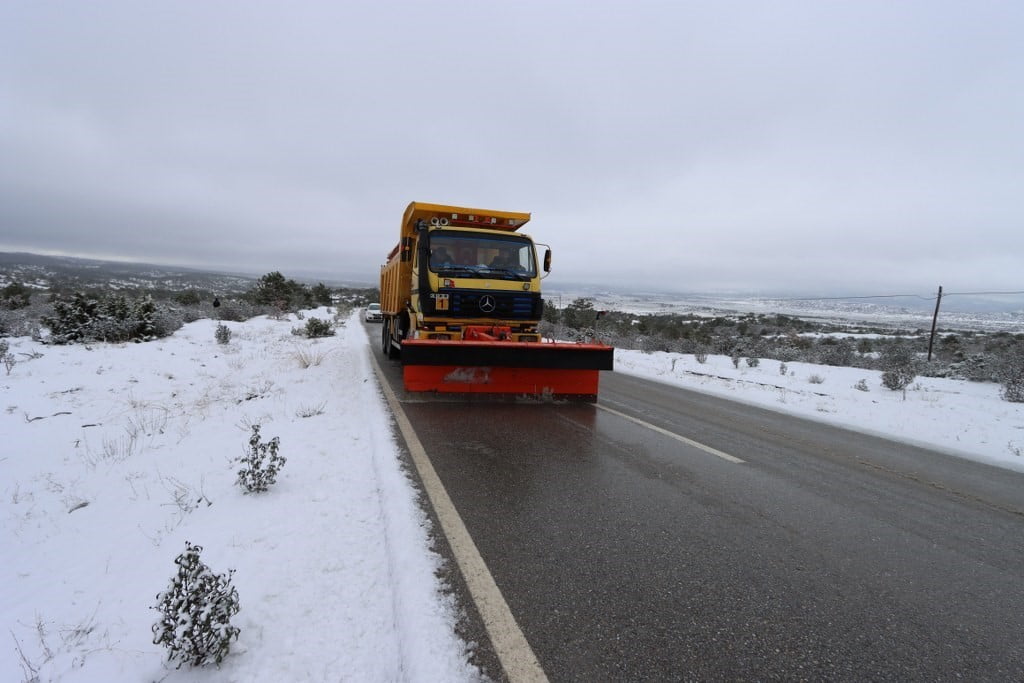 KÜTAHYA’DA KARLA MÜCADELE ÇALIŞMALARI ARALIKSIZ SÜRÜYOR