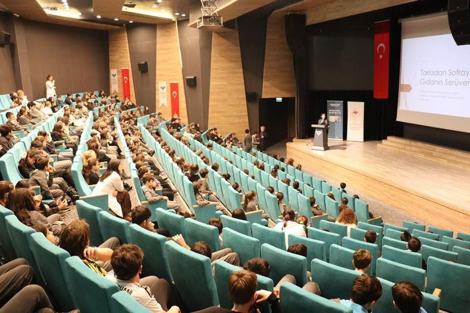 KÜTAHYA’DA ÖĞRENCİLERE "GIDA GÜVENİLİRLİĞİ, GIDA İSRAFI VE GIDA HİJYENİ" KONULU...