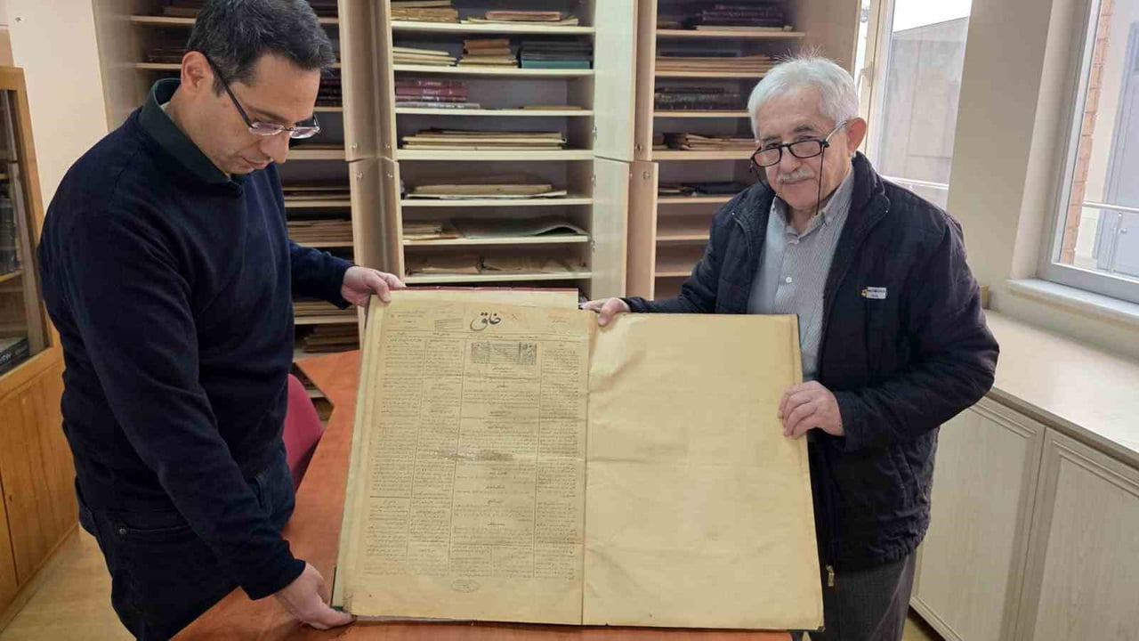 KÜTAHYALI KÜTÜPHANECİ VE ARAŞTIRMACI-YAZAR ALİ GÜNHAN (SAĞDA) AÇIKLAMALARDA BULUNDU