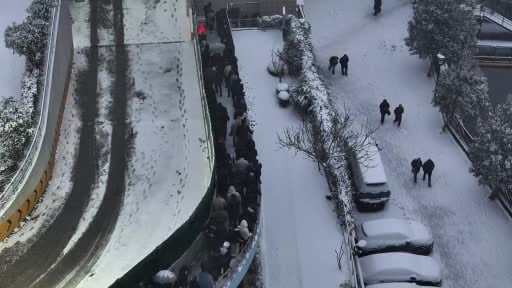 Lapa lapa kar yağan Bahçelievler böyle görüntülendi