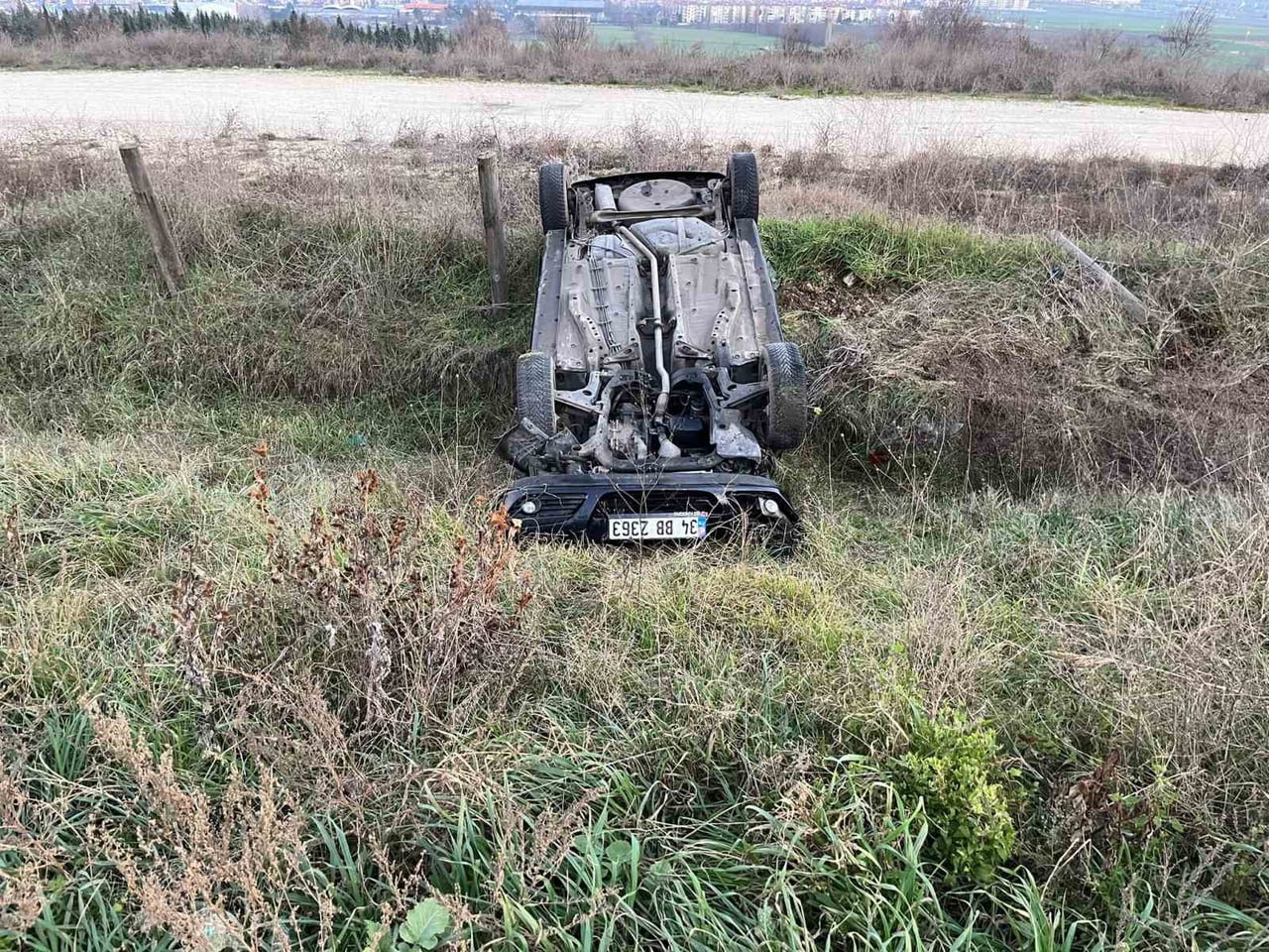 LÜLEBURGAZ’DA OTOMOBİL ŞARAMPOLE YUVARLANDI: 1 YARALI