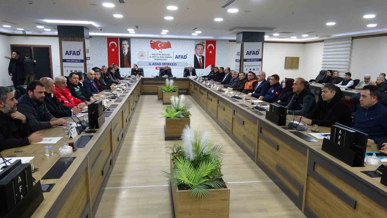 MALATYA'DA ETKİLİ OLMASI BEKLENEN YOĞUN KAR YAĞIŞI VE BUZLANMA NEDENİYLE EĞİTİME 1 GÜN ARA...