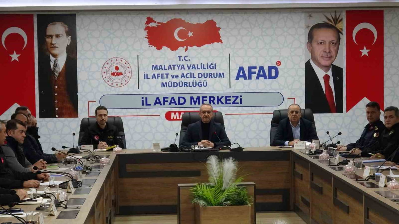 MALATYA'DA ETKİLİ OLMASI BEKLENEN YOĞUN KAR YAĞIŞI VE BUZLANMA NEDENİYLE EĞİTİME 1 GÜN ARA...