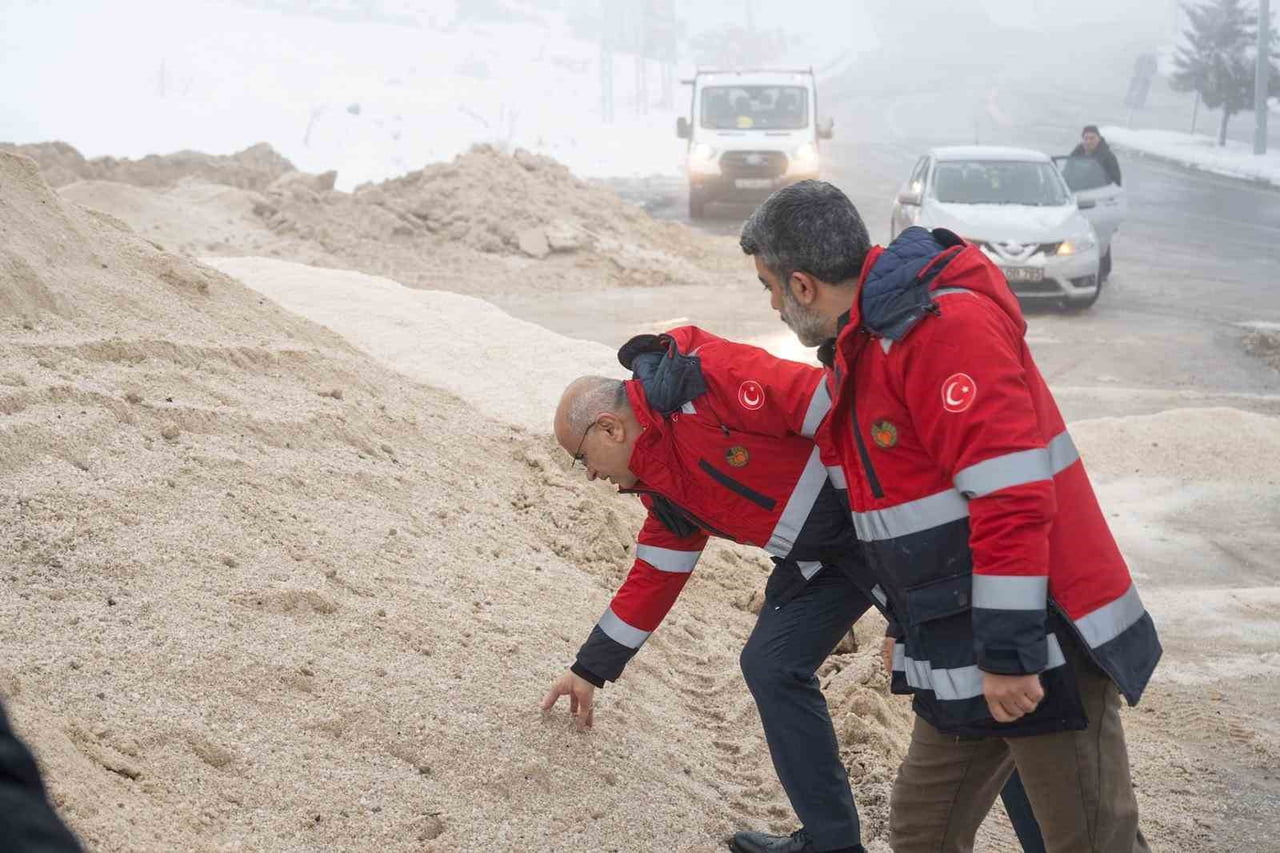MALATYA BÜYÜKŞEHİR BELEDİYE BAŞKANI SAMİ ER, KENTTE ETKİLİ OLAN KAR YAĞIŞI SONRASI TOKİ KARAGÖZ'DE...