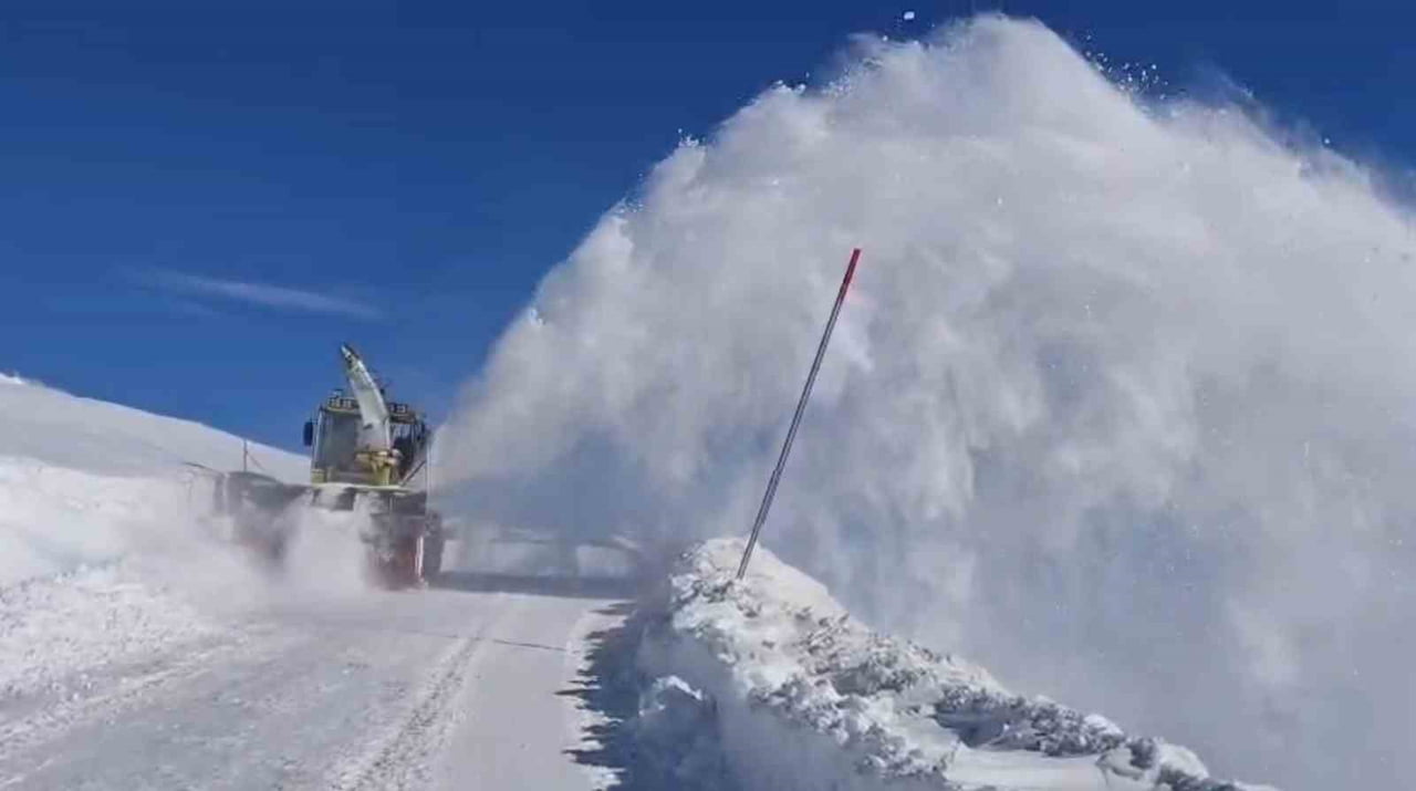 MALATYA’DA, BÜYÜKŞEHİR BELEDİYESİ’NDEN KARLA MÜCADELE SEFERBERLİĞİ