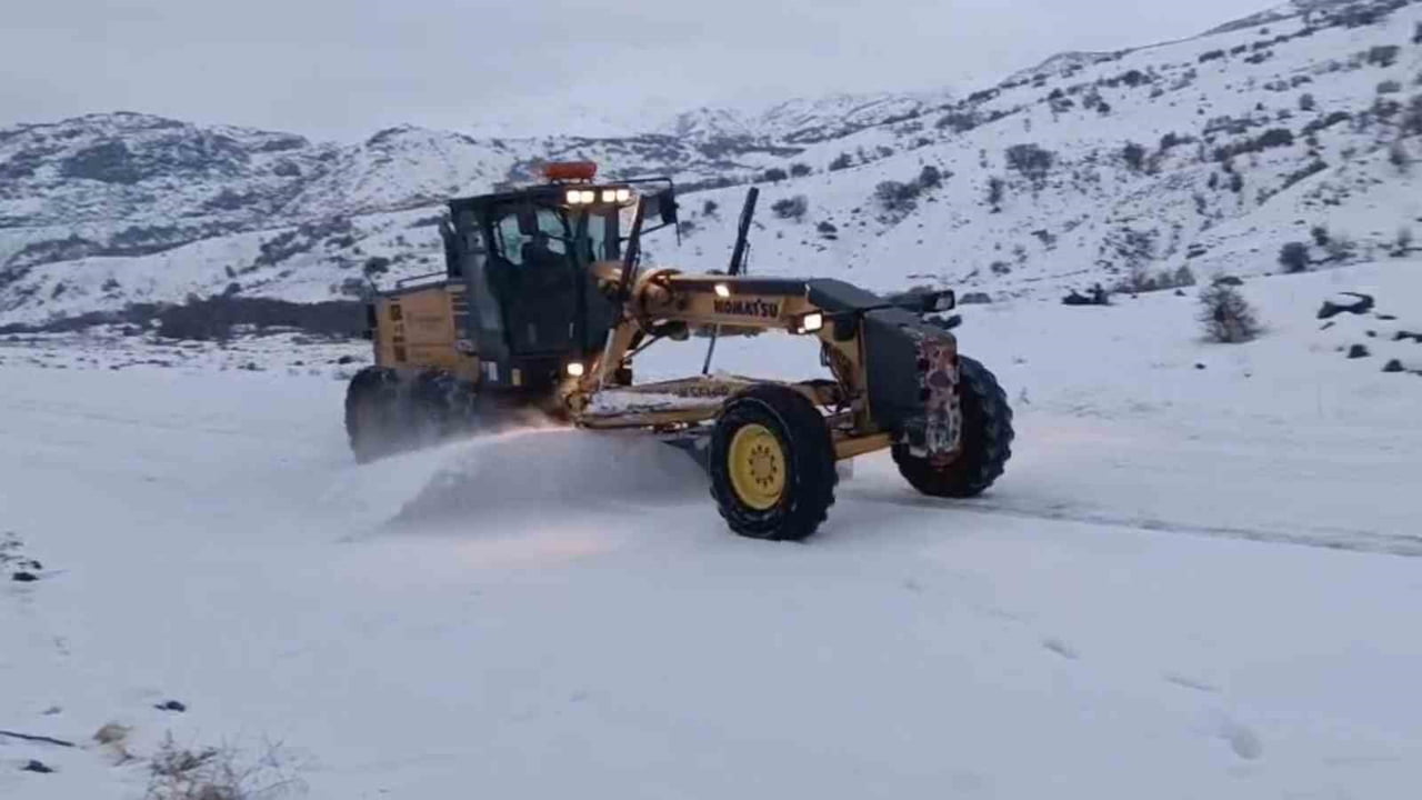 MALATYA’DA, BÜYÜKŞEHİR BELEDİYESİ’NDEN KARLA MÜCADELE SEFERBERLİĞİ