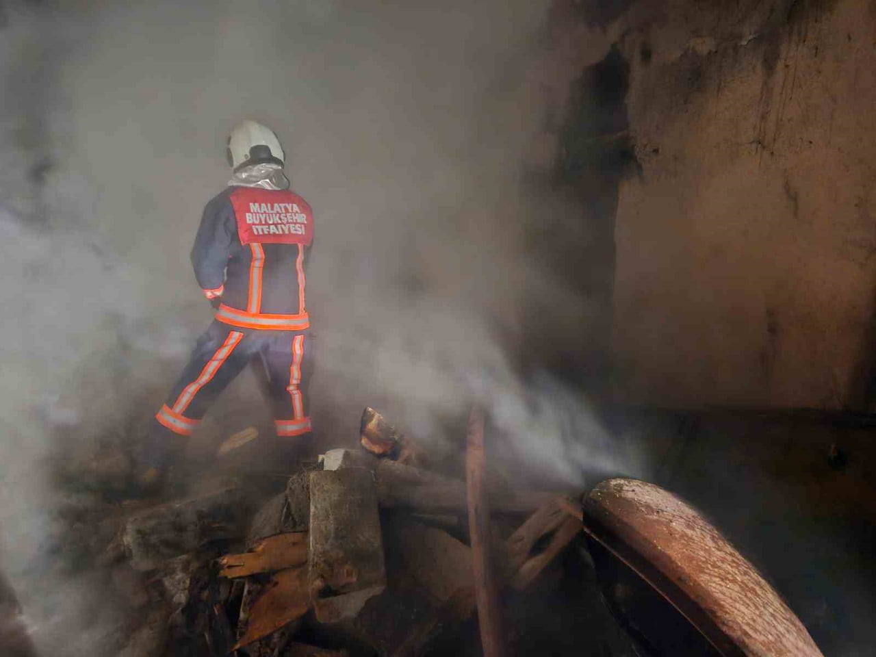 MALATYA’DA DEPO YANGINI