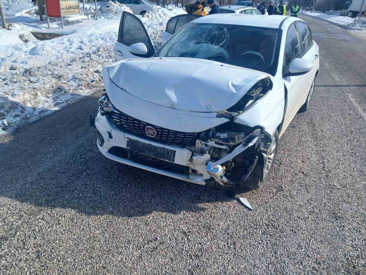 MALATYA’DA İKİ OTOMOBİL ÇARPIŞTI: 3 YARALI