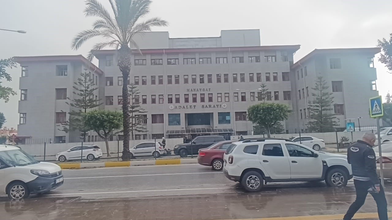 MANAVGAT BELEDİYESİNE YÖNELİK RÜŞVET DAVASININ İKİNCİ DURUŞMASINDA TUTUKLU SANIKLAR SAVUNMALARINI...