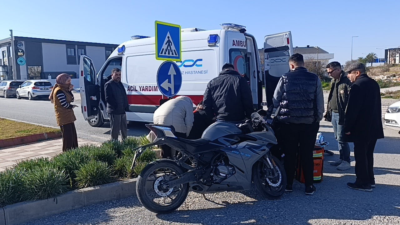 MANAVGAT İLÇESİNDE KONTROLDEN ÇIKARAK DEVRİLEN MOTOSİKLETİN SÜRÜCÜSÜ YARALANDI.