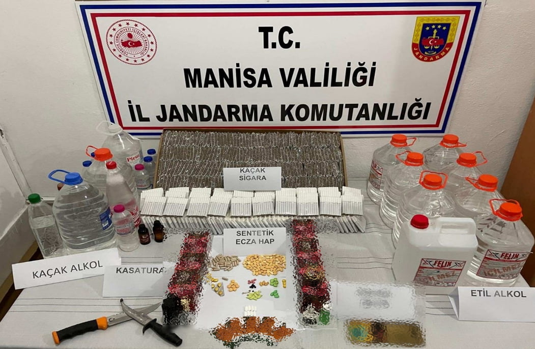 MANİSA'NIN AKHİSAR İLÇE JANDARMA KOMUTANLIĞINA BAĞLI JASAT VE ASAYİŞ TİMLERİNCE KAÇAK ALKOL VE...