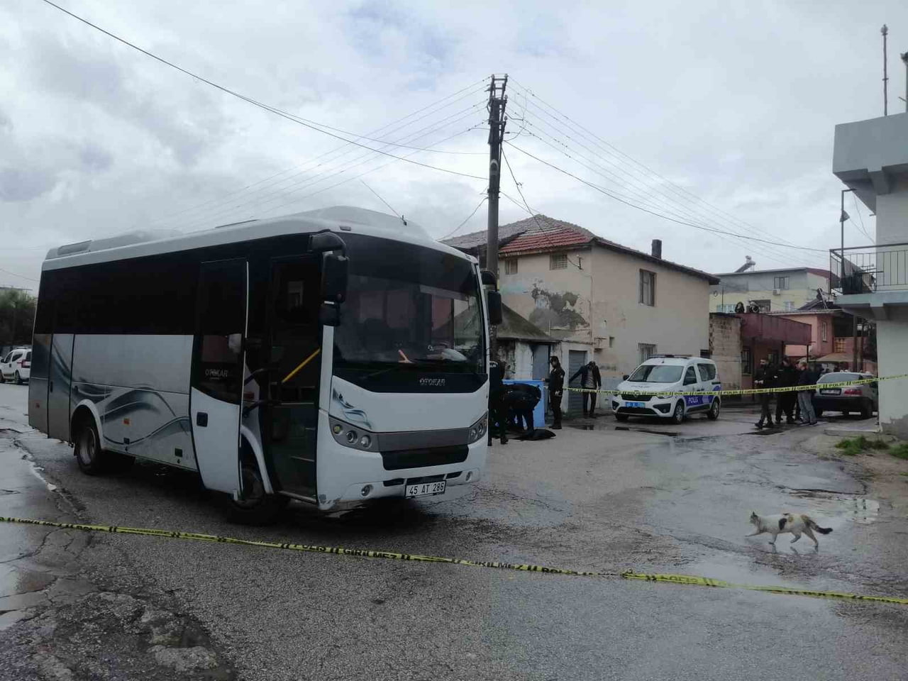 MANİSA'NIN YUNUSEMRE İLÇESİNDE BOŞANMA AŞAMASINDAKİ ADAM SOKAK ORTASINDA SALDIRDIĞI EŞİNİ...