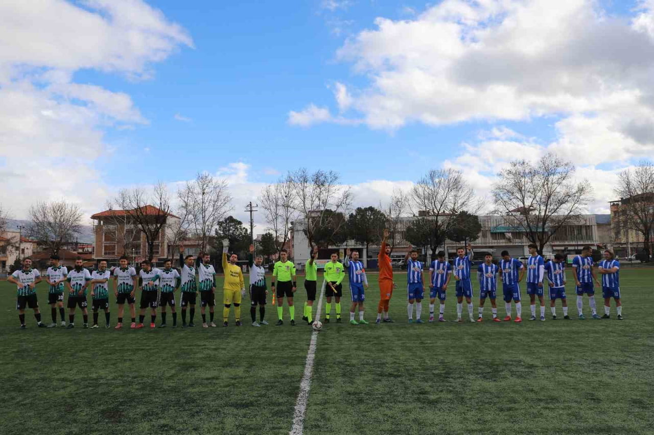MANİSA 1. AMATÖR LİG ALAŞEHİR GRUBU’NDA MÜCADELE EDEN NAMAĞLUP LİDER SELENDİ BELEDİYESPOR...