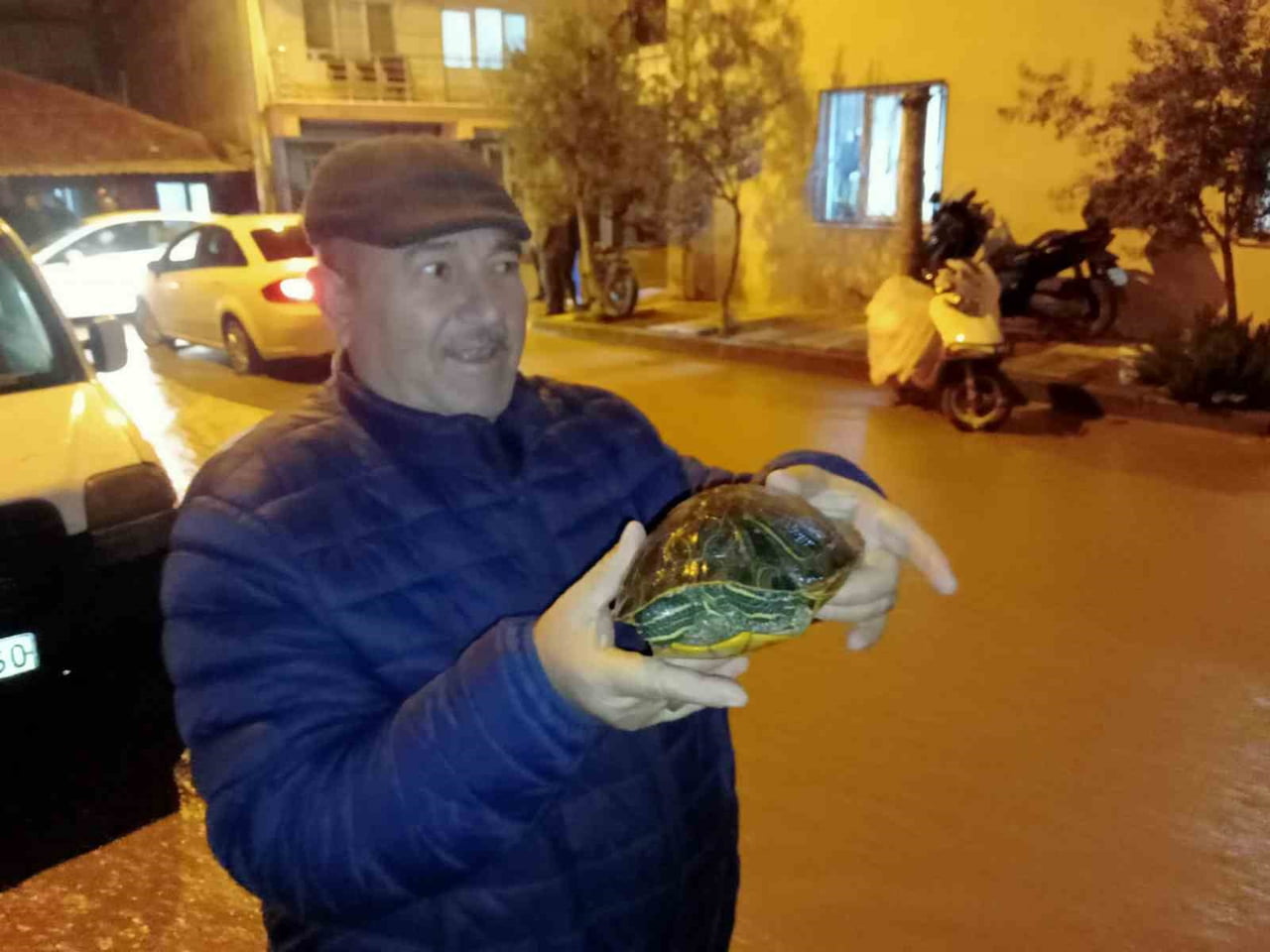 MANİSA’DA AKŞAM SAATLERİNDE ETKİSİNİ ARTIRAN ŞİDDETLİ SAĞANAK YAĞIŞ SU TAŞKINLARINA NEDEN OLURKEN;...