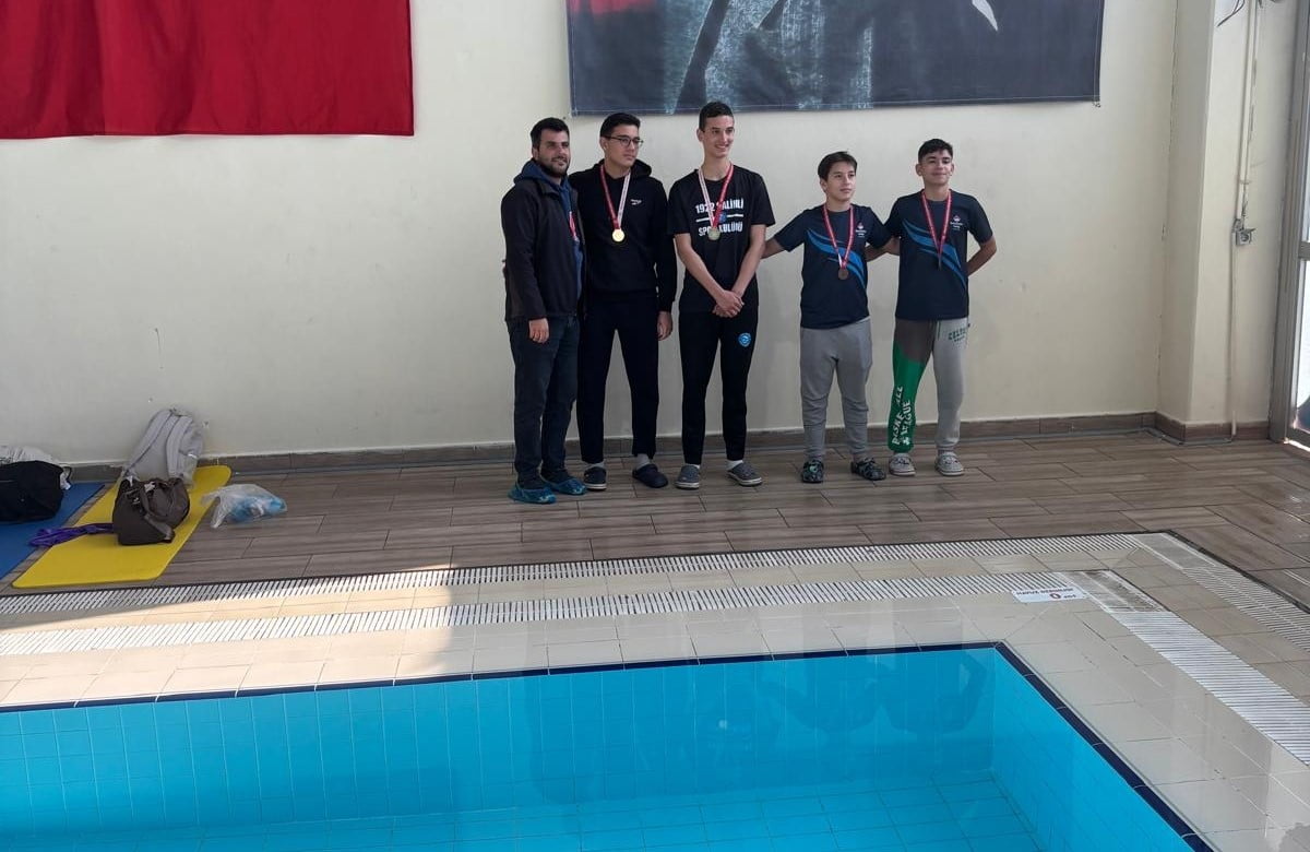 MANİSA’DA DÜZENLENEN OKULLAR ARASI YÜZME MÜSABAKALARINDA SARIGÖL ŞEHİT ESİN AKAY ORTAOKULU...