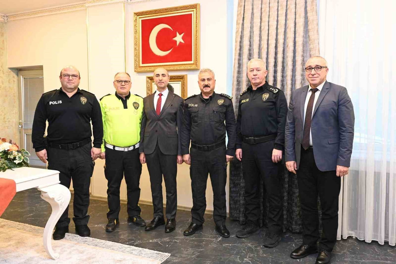 MANİSA İL EMNİYET MÜDÜRÜ FAHRİ AKTAŞ, EMEKLİYE AYRILAN SALİHLİ İLÇE EMNİYET MÜDÜRÜ BURHAN...