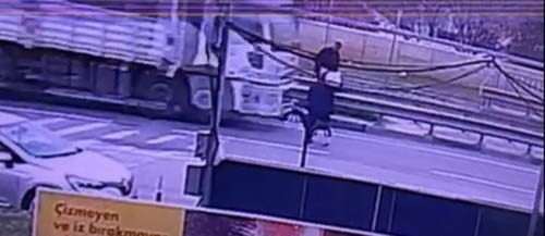 MANİSA’NIN SALİHLİ İLÇESİNDE KAMYONUN ÇARPMASI SONUCU AĞIR YARALANAN 77 YAŞINDAKİ YAYA...