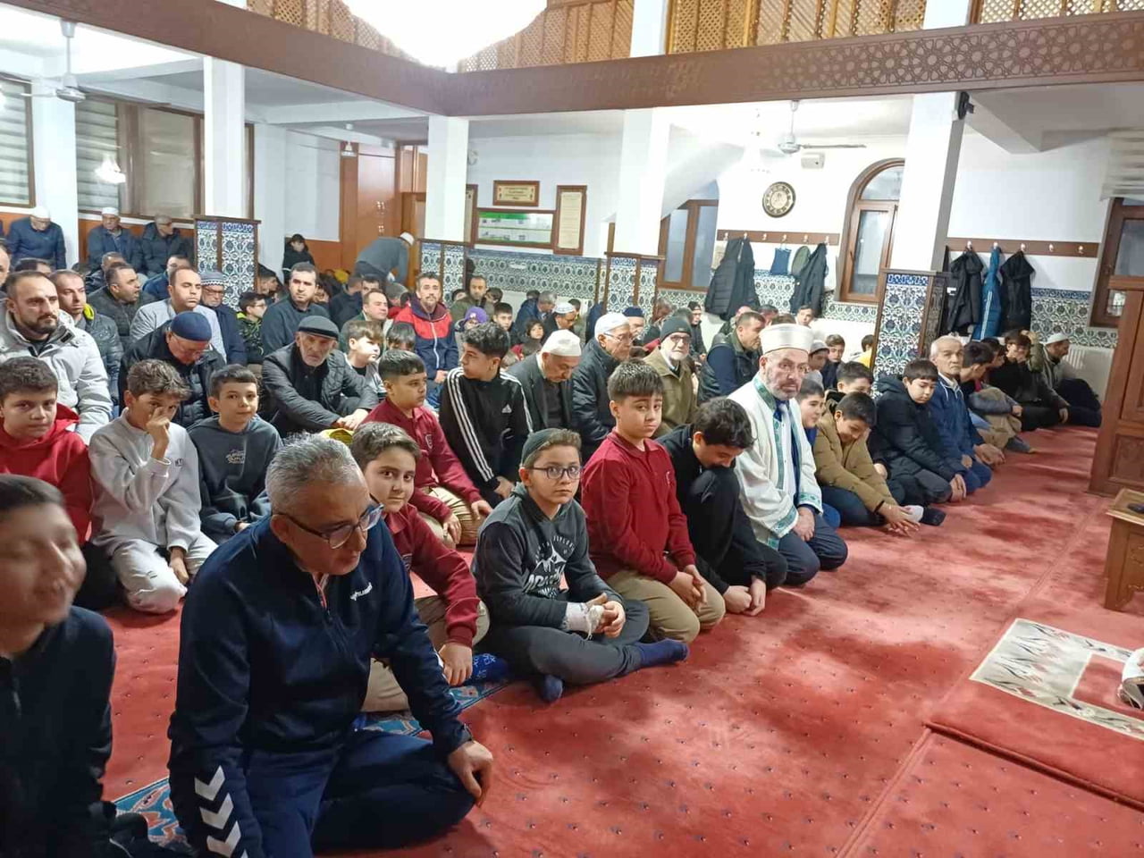 MANİSA’NIN SALİHLİ İLÇESİNDE "ŞEHİRLERİN KALBİ CAMİDE BULUŞALIM" PROJESİ KAPSAMINDA SABAH NAMAZI...