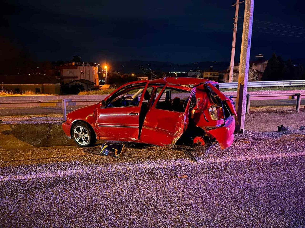 MANİSA’NIN SARIGÖL İLÇESİNDE MEYDANA GELEN TEK TARAFLI TRAFİK KAZASINDA 2 KİŞİ HAYATINI...