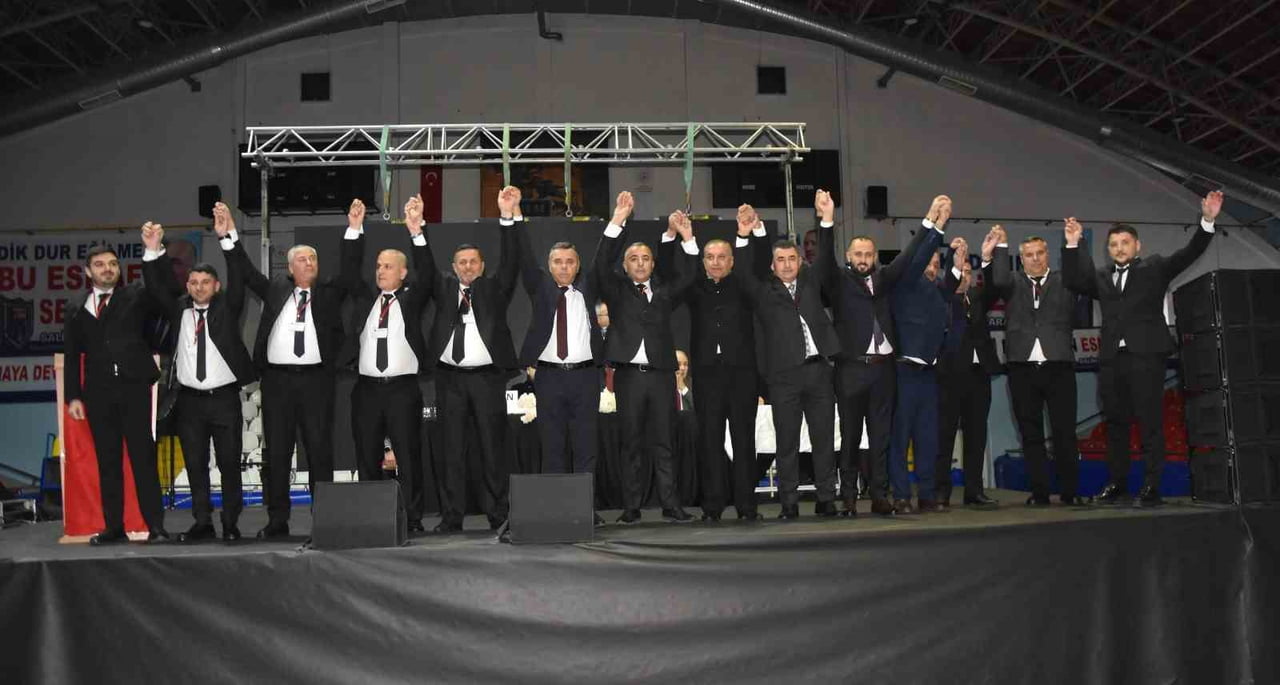 MANİSA ŞOFÖRLER VE OTOMOBİLCİLER ESNAF ODASI’NIN SEÇİMLİ OLAĞAN GENEL KURULUNDA SANDIKTAN DEĞİŞİM...