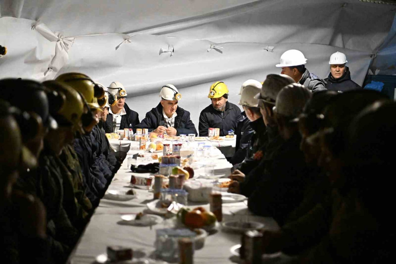 MANİSA VALİSİ VAHDETTİN ÖZKAN, YENİ YIL DOLAYISIYLA SOMA İLÇESİNDE GÖREV YAPAN MADENCİLERİ ZİYARET...