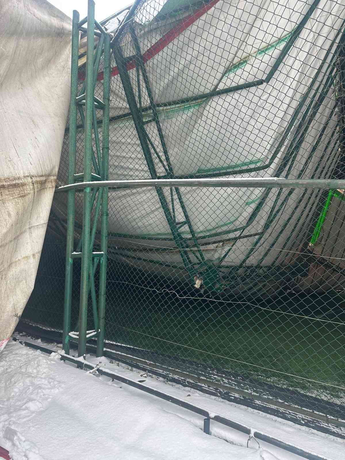 MARDİN'İN MAZIDAĞI İLÇESİNDE DÜN SABAH SAATLERİNDEN İTİBAREN ETKİLİ OLAN YOĞUN KAR YAĞIŞI HAYATI...