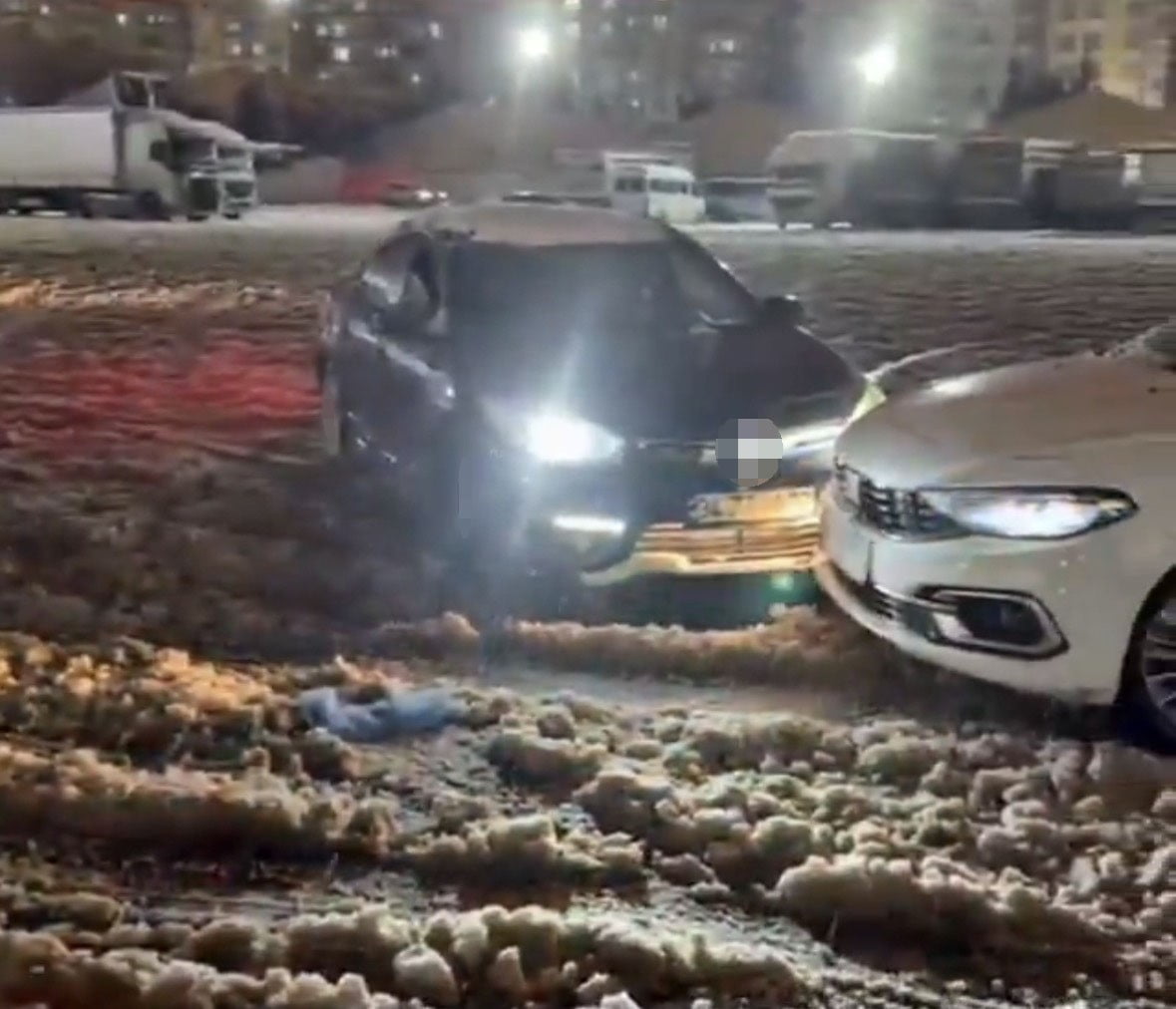 MARDİN’İN KIZILTEPE İLÇESİNDE DRİFT ATARAK TRAFİK GÜVENLİĞİNİ KASTEN TEHLİKEYE DÜŞÜREN ARAÇ...