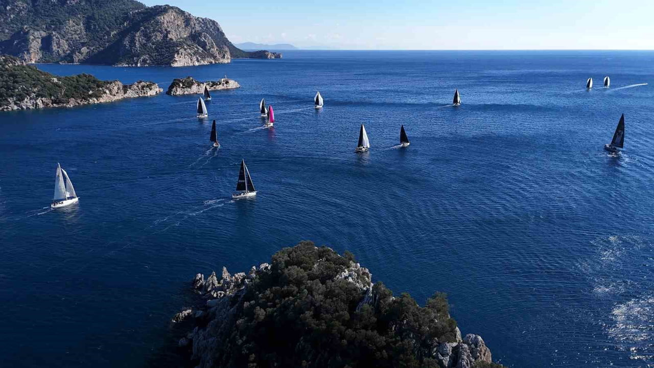 MARMARİS KÖRFEZİ'NDE YİNE YELKENLER FORA OLDU- KIŞ TROFESİNİN İLK AYAĞI TAMAMLANDI