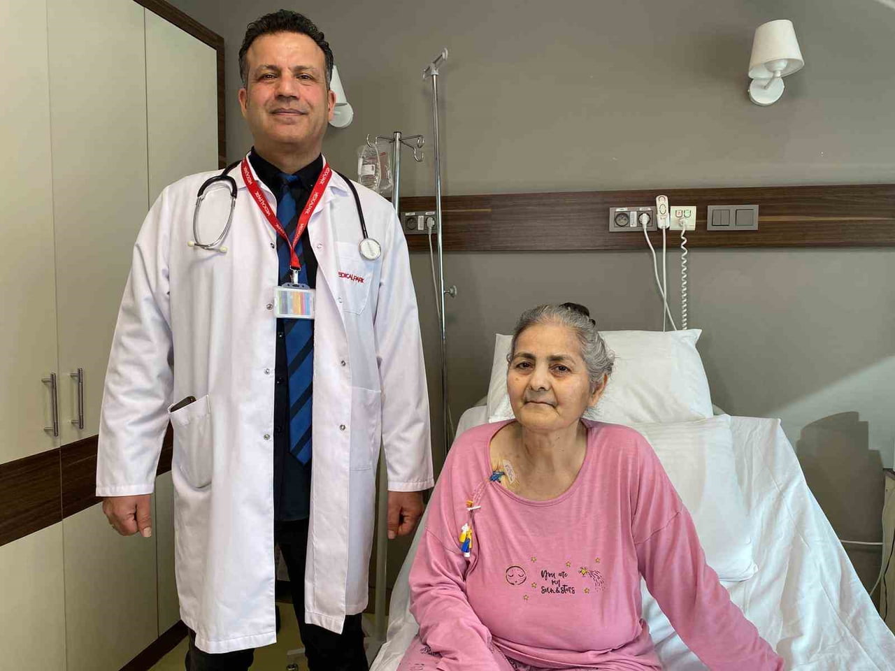 MEDİCAL PARK İZMİR HASTANESİ GÖĞÜS CERRAHİSİ UZMANI PROF. DR. GÜRHAN ÖZ