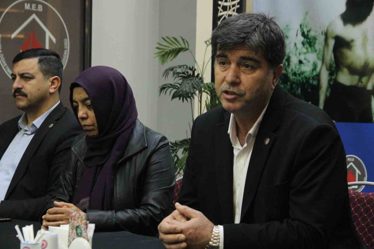 MEMUR-SEN MANİSA İL TEMSİLCİSİ VE EĞİTİM-BİR-SEN MANİSA 1 NO’LU ŞUBE BAŞKANI AHMET YASAV, 10 OCAK...