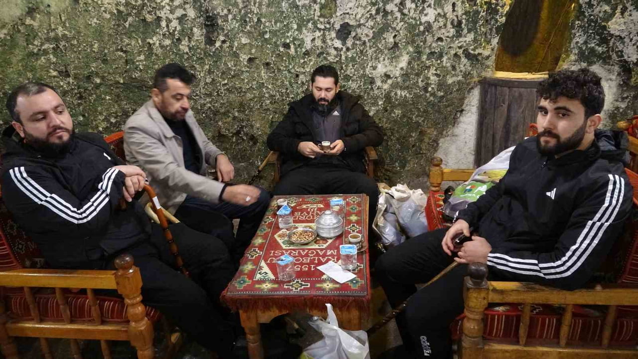 MENENGİÇ KAHVESİ, SAĞLIĞA FAYDALARI NEDENİYLE KIŞ AYLARINDA YOĞUN OLARAK TÜKETİLİYOR.