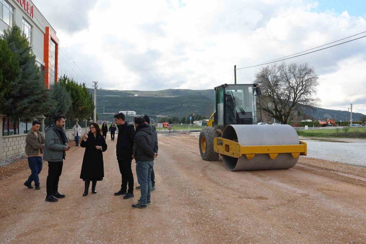 MENTEŞE BELEDİYESİ’NDEN KOLEJLER BÖLGESİNDE YOĞUN MESAİ