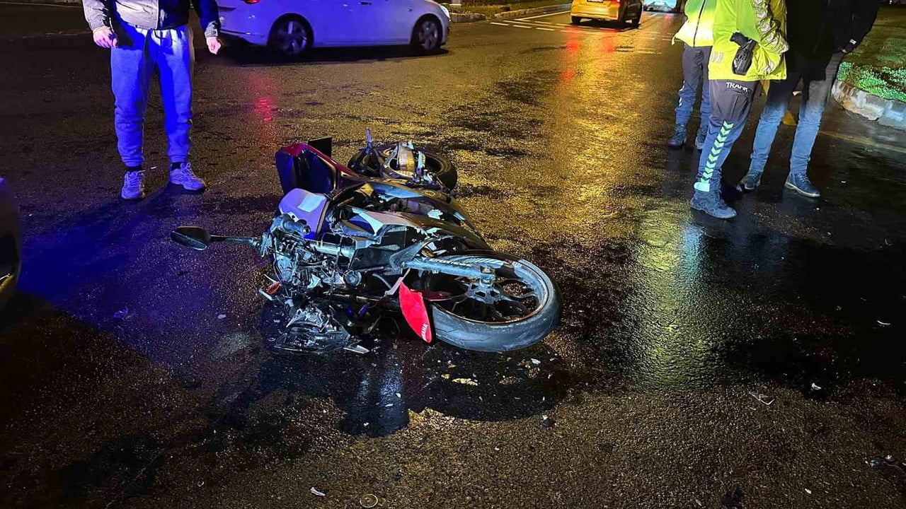 MENTEŞE’DE TRAFİK KAZASI: MOTOSİKLET SÜRÜCÜSÜ AĞIR YARALI