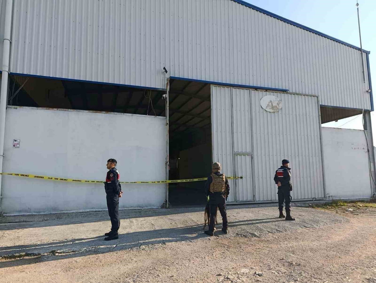 MERSİN'İN SİLİFKE İLÇESİNDE JANDARMA EKİPLERİ TARAFINDAN DÜZENLENEN OPERASYONDA BİR DEPODA...