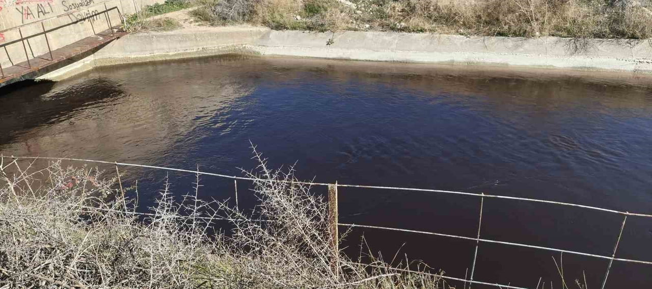 MERSİN'İN SİLİFKE İLÇESİNDEN GEÇEN TURKUAZ RENGİYLE BİLİNEN GÖKSU NEHRİ'NİN SİYAH AKMASINA NEDEN...