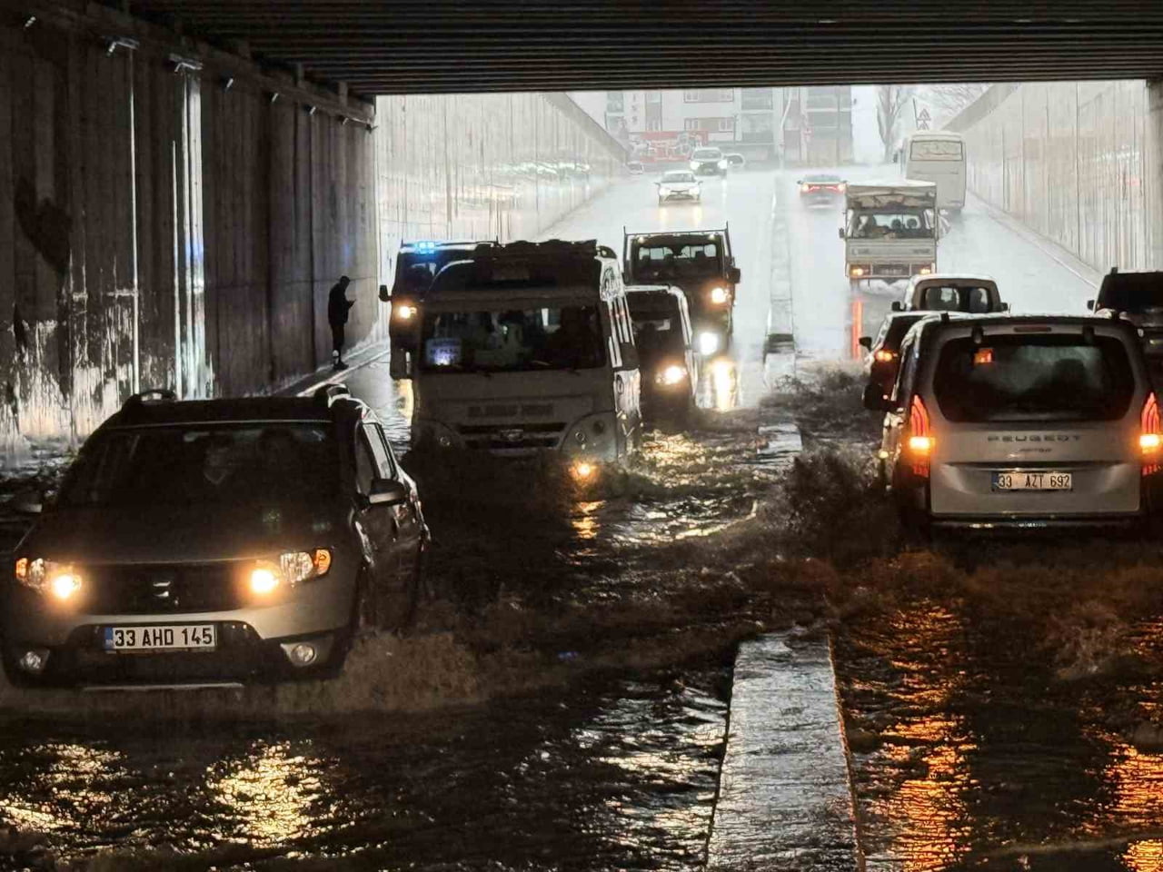 MERSİN'İN TARSUS İLÇESİNDE GECE SAATLERİNDEN İTİBAREN SAĞANAK YAĞMUR ETKİLİ OLDU. SAĞANAK...