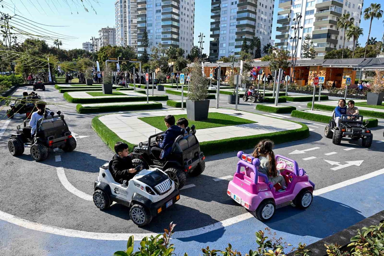 MERSİN BÜYÜKŞEHİR BELEDİYESİ KADIN VE AİLE HİZMETLERİ DAİRESİ BAŞKANLIĞI BÜNYESİNDE HİZMET VEREN...