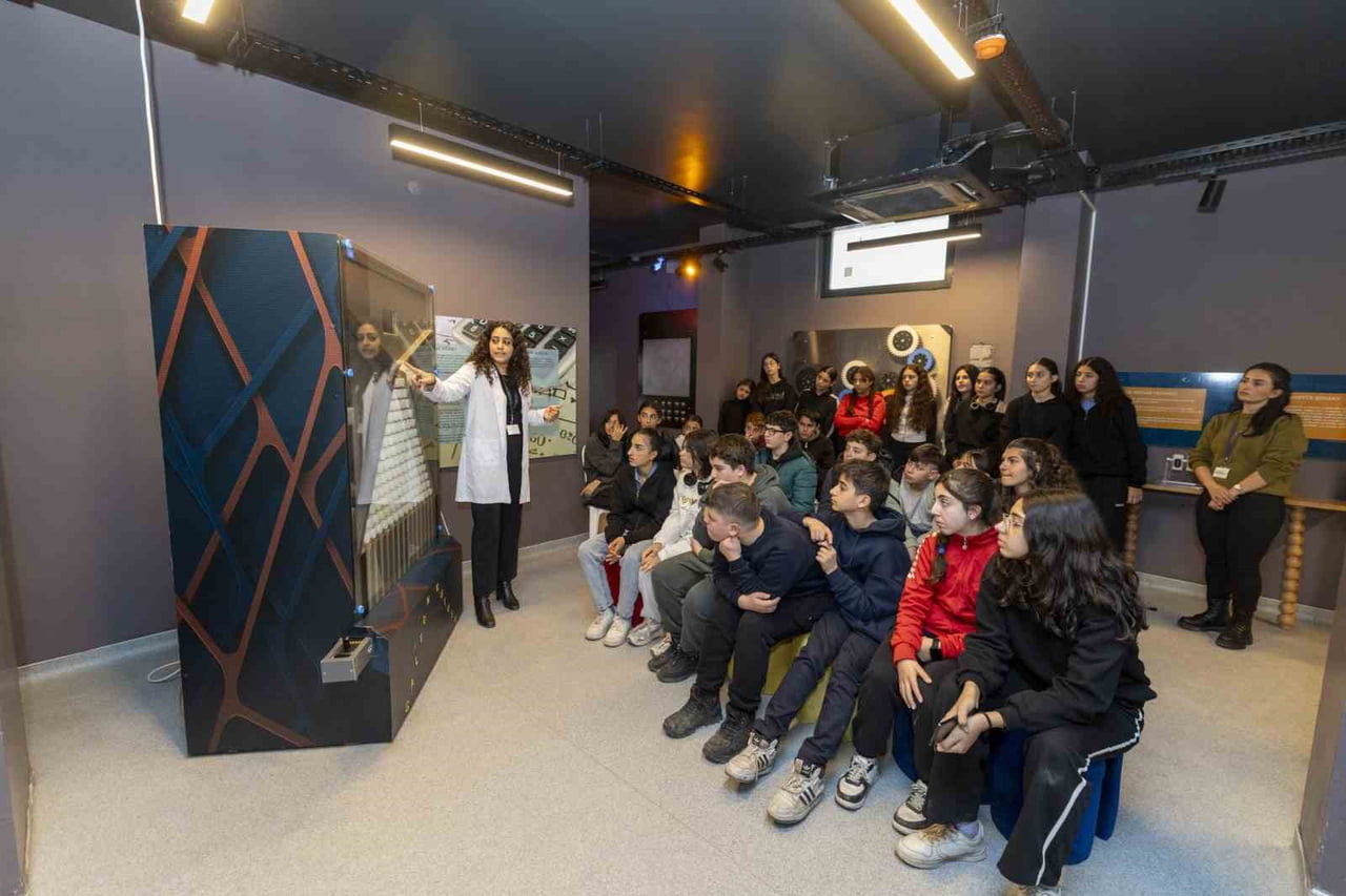 MERSİN BÜYÜKŞEHİR BELEDİYESİ’NİN TARSUS’TA HİZMETE SUNDUĞU ARATOS MATEMATİK EVİ, BİRİNCİ YILINDA...