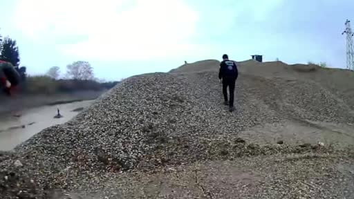 Mersin’de aracıyla akar suya düşen ve mahsur kalan vatandaş kurtarıldı