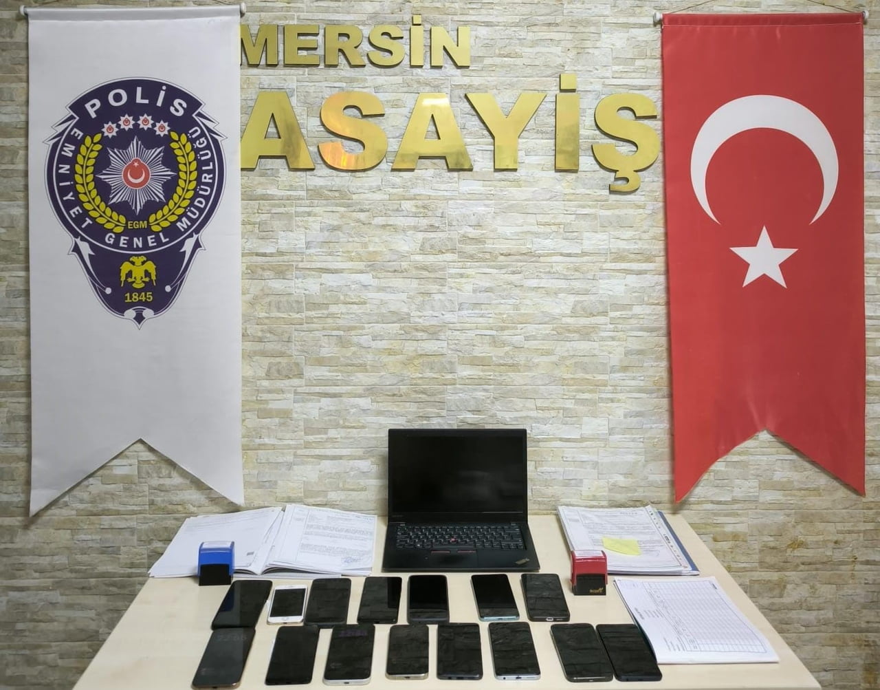 MERSİN’DE PARAVAN ŞİRKETLER ÜZERİNDEN YATIRIM, KREDİ VE EV SATIŞI VAADİYLE DOLANDIRICILIK YAPAN...