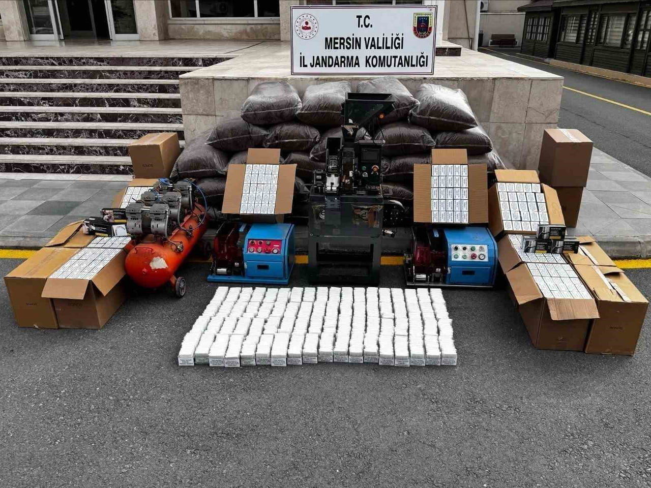 MERSİN İL JANDARMA KOMUTANLIĞI EKİPLERİ, SİGARA KAÇAKÇILIĞIYLA MÜCADELE KAPSAMINDA DÜZENLEDİKLERİ...